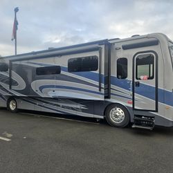New 2023 Discovery 38W Diesel Pusher 