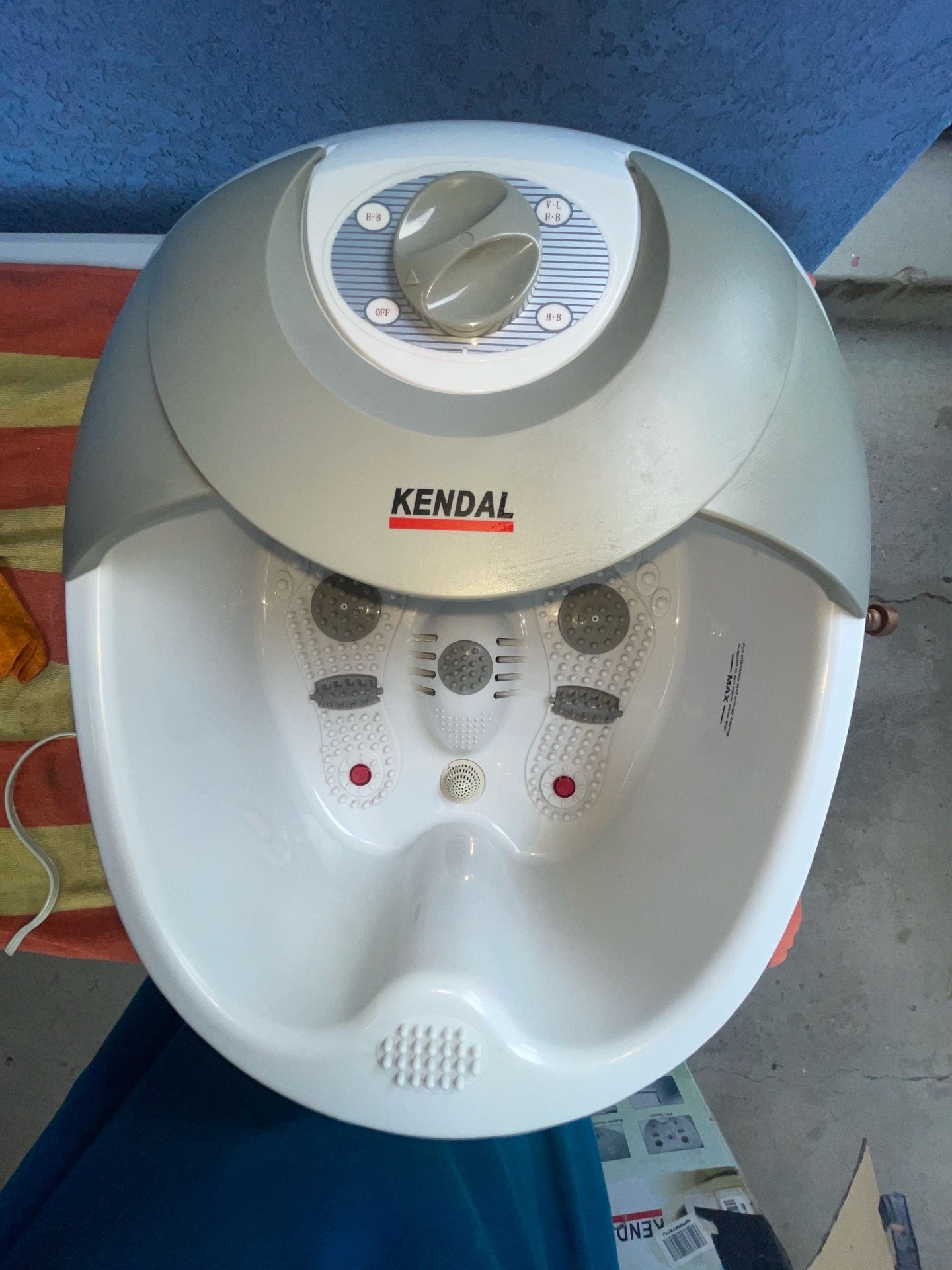 Kendal SI-FB09 all-in-one foot spa bath massager in white and grey