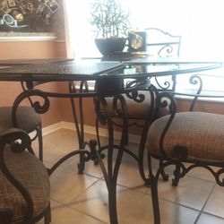 * *Great looking, Real Solid Wrought iron Dining / Kitchen Table & Chairs!! 