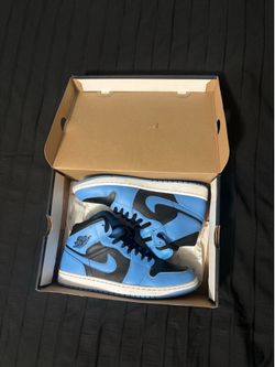AIR JORDAN 1 MID UNIVERSITY BLUE