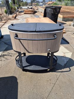Outdoor rolling patio cooler