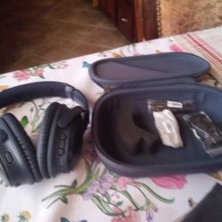 BOSE Limited Edition Quiet Comfort W/ Active  Passive Noise Cancellation