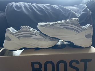 Yeezy 700 Static V2