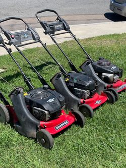 Snapper 21 inch gas mower with grass catcher bag. Professional grade 6.5 horsepower
