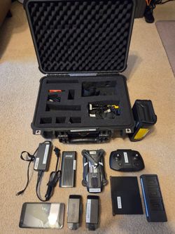 Yuneec Mantis Q Complete Kit — Case, Phone, Strobe, Power Bank