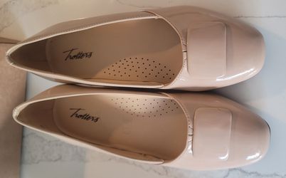 Tan Trotters heels 9 1/2 Wide
