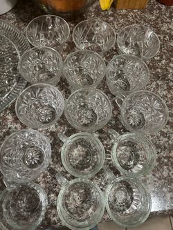 Glass Punch bowl with cups / Ponchera de vidrio con vasos
