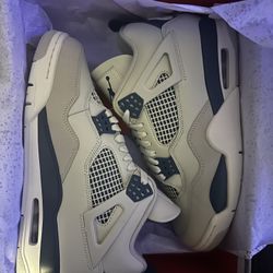 Air Jordan 4 Military Blue 