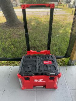 Muwaukee Packo 22in. Rolling box