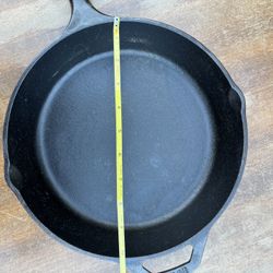 Lodge 10” Cast Iron Skillet