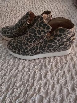 Very Cute Wedge Sneaker Size 9 Like NEW