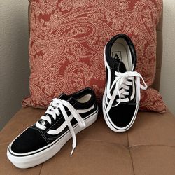 VANS Old Skool Platform Shoes – Women’s Size 7 – Like New