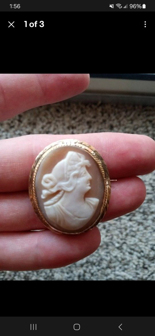 Vintage Victorian 14kt Real Gold Cameo Shell Brooch