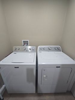 Washer and Dryer Maytag Set
