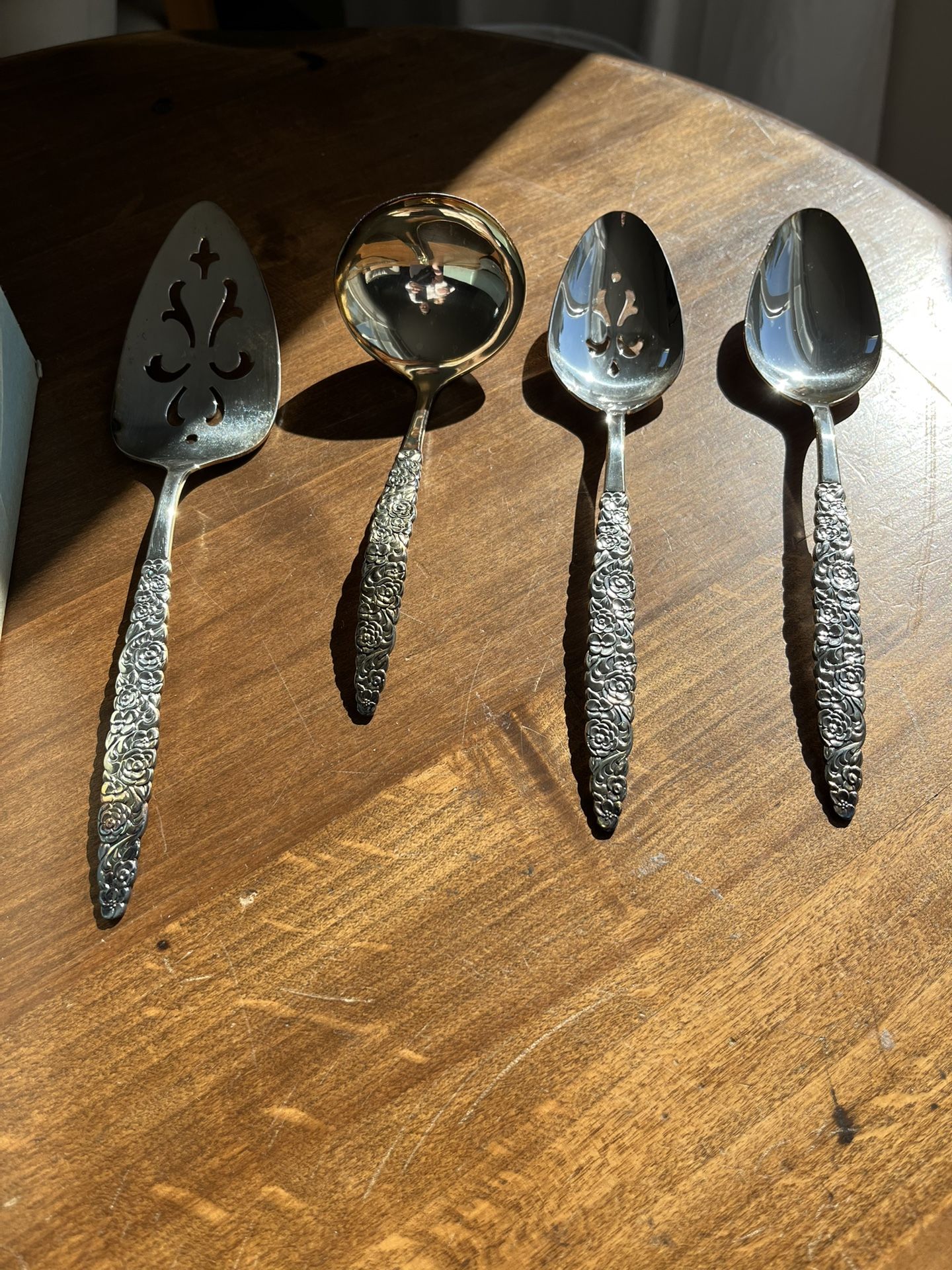 WM Rogers & Son "Floral Bouquet" Silver Plate 4pc Utensils