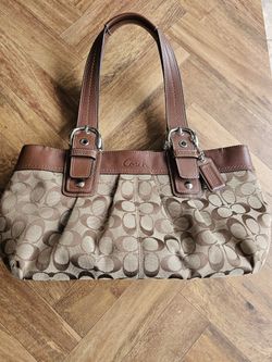 Gently Used Ladies Shoulder 👛 Purse