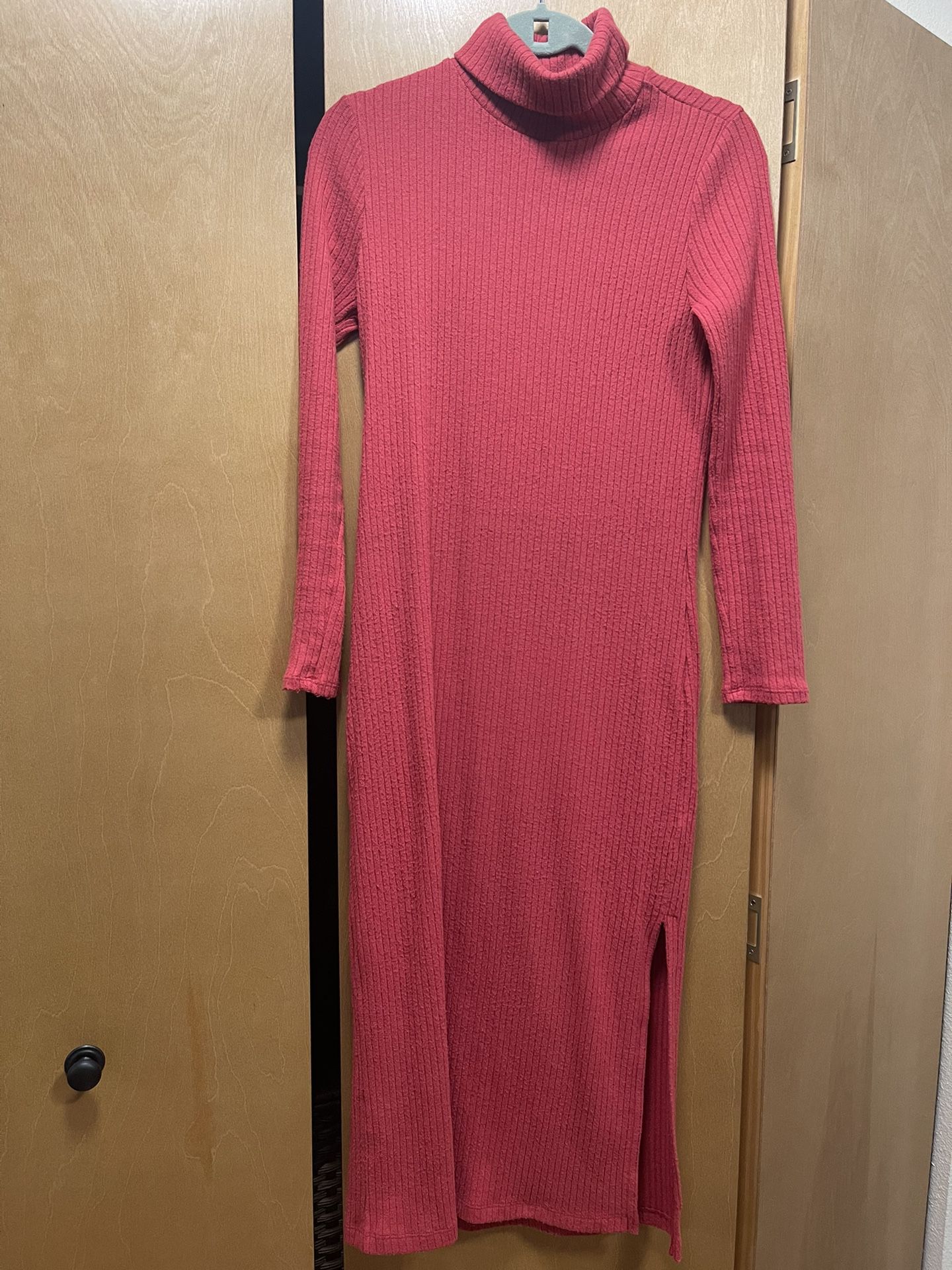 All in Favor Salmon Long Sleeve Midi Sweater Dress Small