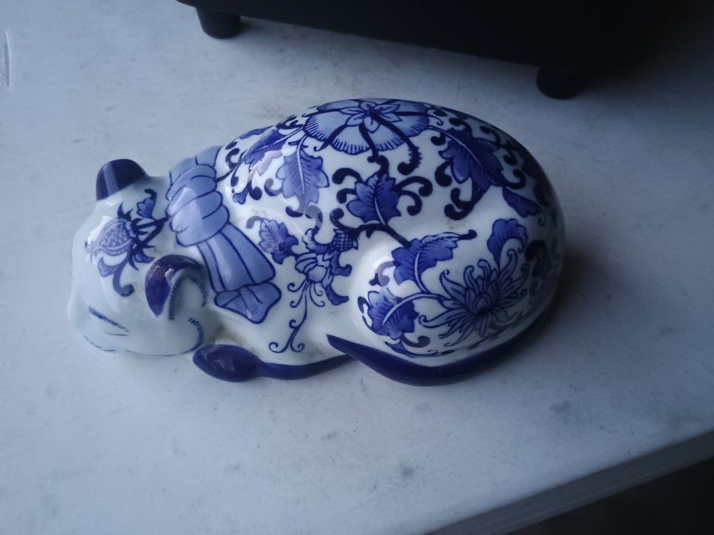 China Blue For SEYMOUR MANN Fine Porcelain Sleeping Cat 9.5"L Blue & White~Mint!