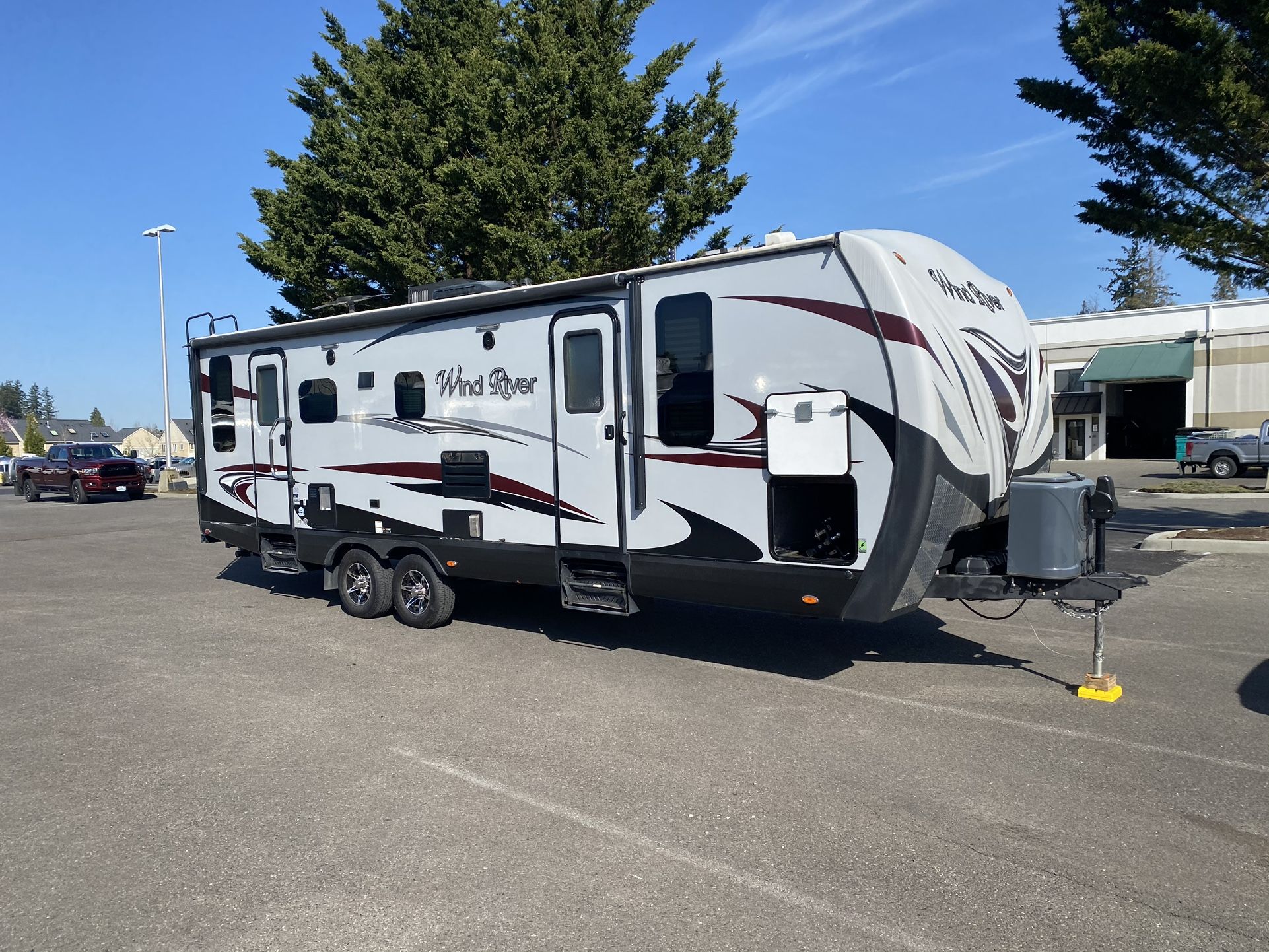 2017 Wind River RDSW With 5x100w Sollar Panels