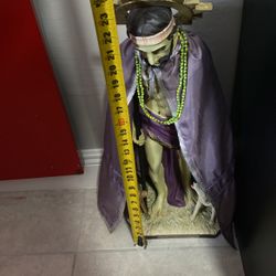 San Lazaro Statue