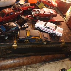 Hot wheels ABOUT A 1,000 MOSTLY Muscle Cars 