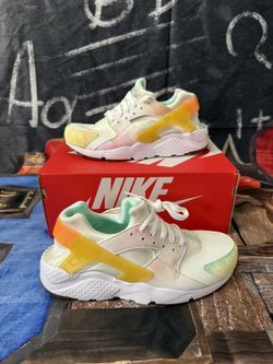 Size 6.5 (GS) - Nike Huarache Run Low Supernova