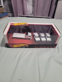2023 Hot Wheels Skyline Diorama - Premium - Nissan