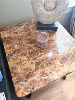 Corner table