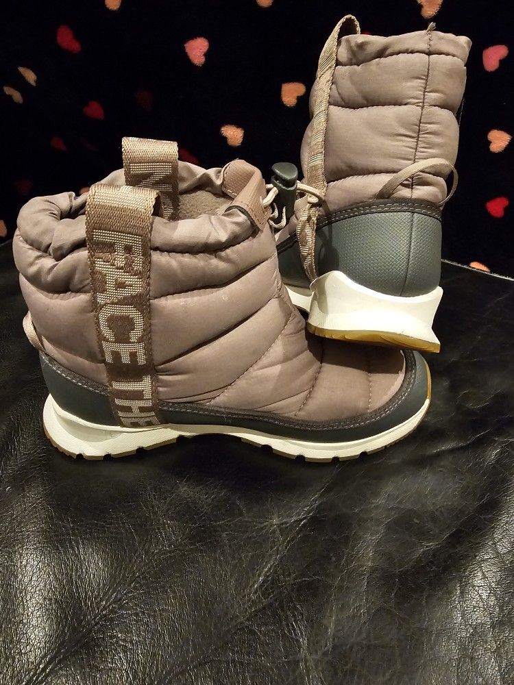 Kids Size 2 Winter North Face Boots Used