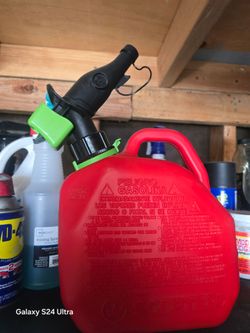 GASOLINE CONTAINER ..
APPROX. 1 GAL/4L ( LAKE ELSINORE)