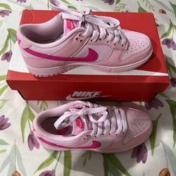 Nike Low-Top Pink Sneakers 