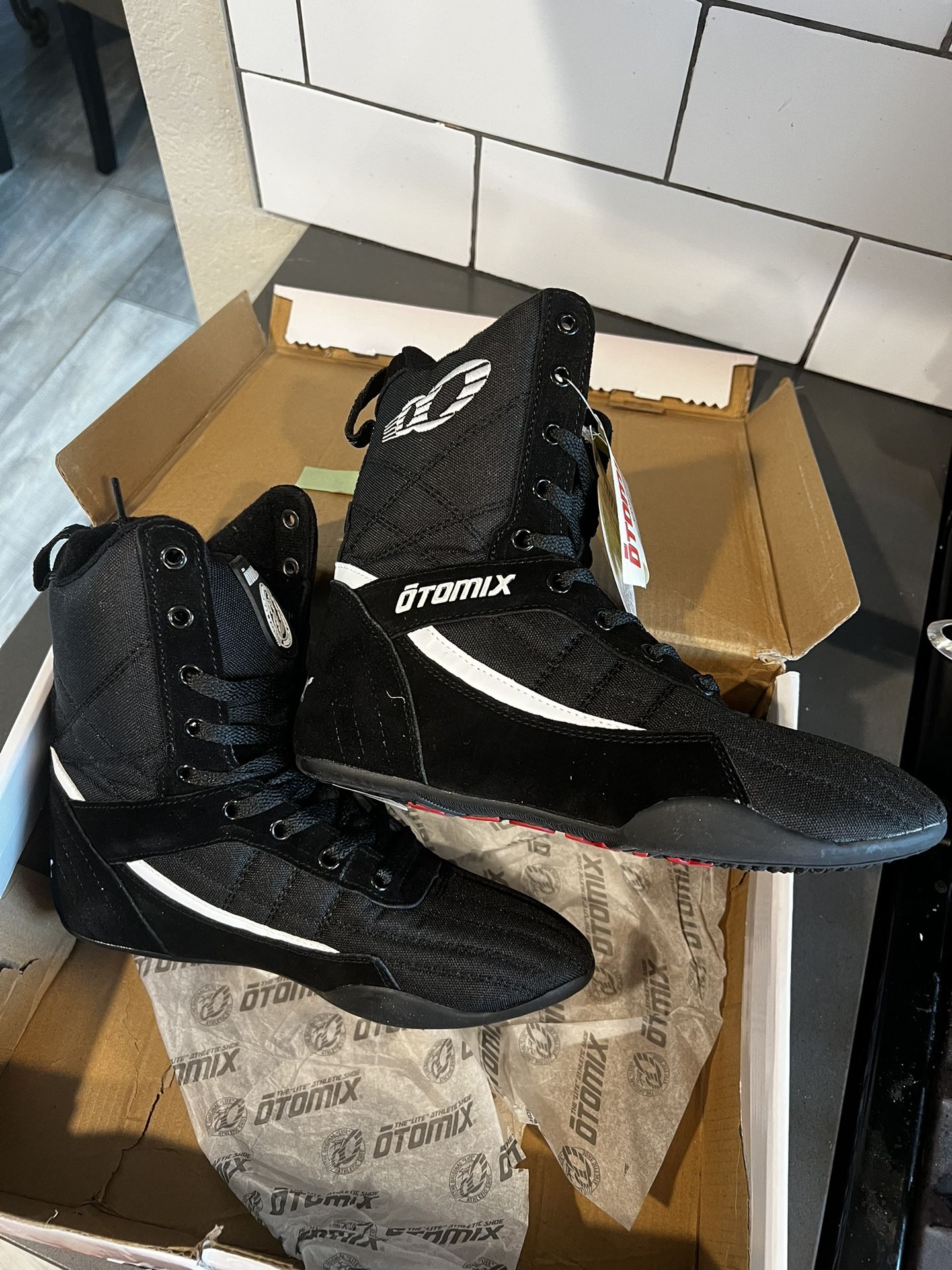 Otomix Stingray Bodybuilding Weightlifting MMA Grappling Boxing Shoes Sz 6 Men / Sz 7.5 Woman