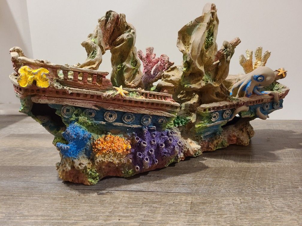 Aquarium Shipwreck Decoration