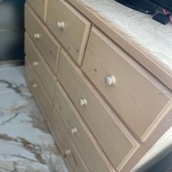 Dresser With 9 Drawers 