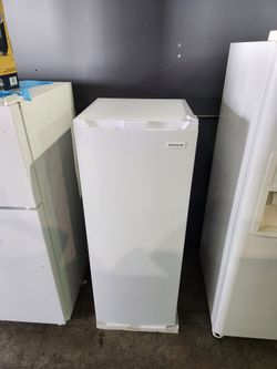 Upright Freezer – 6.5 Cu. Ft. Compact, Reliable Cold Storage