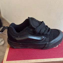 Suede Triple Black Vans