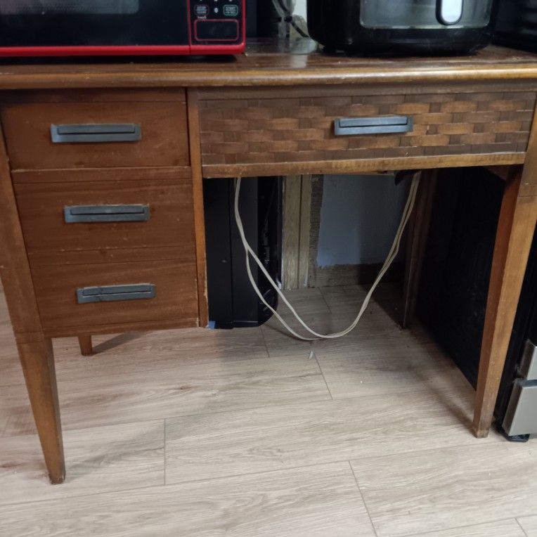 Singer Sewing Machine And Cabinet