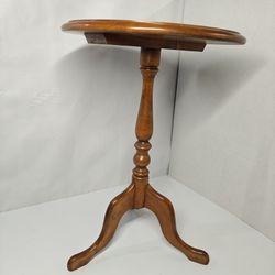 Vintage Ethan Allen maple plant stand or pedestal side table