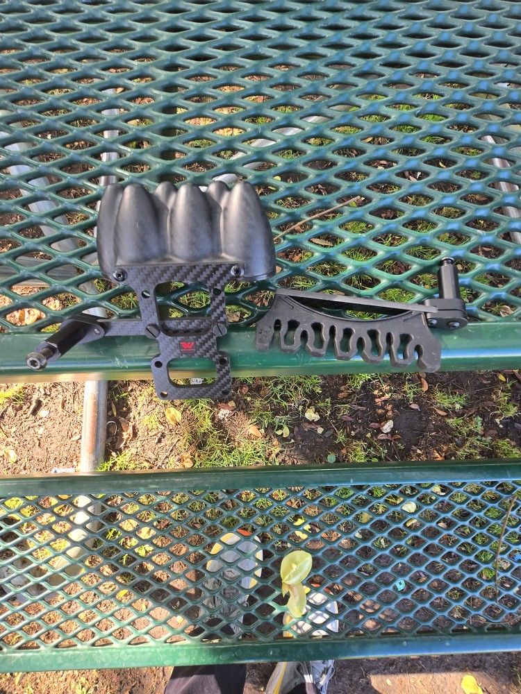 Hoyt Caribom quiver.
Almost new