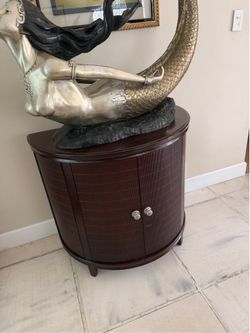 Accent piece storage cabinet