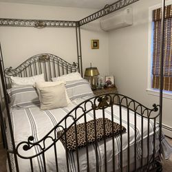 Queen Size Bed, 2 Night Stands, Lamps And Mattress