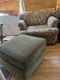 Oversized chair/ ottoman