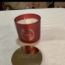 CA. BATH & BODY WORKS. 3 WICK WHITE BARN PERFECT CHRISTMAS CANDLE