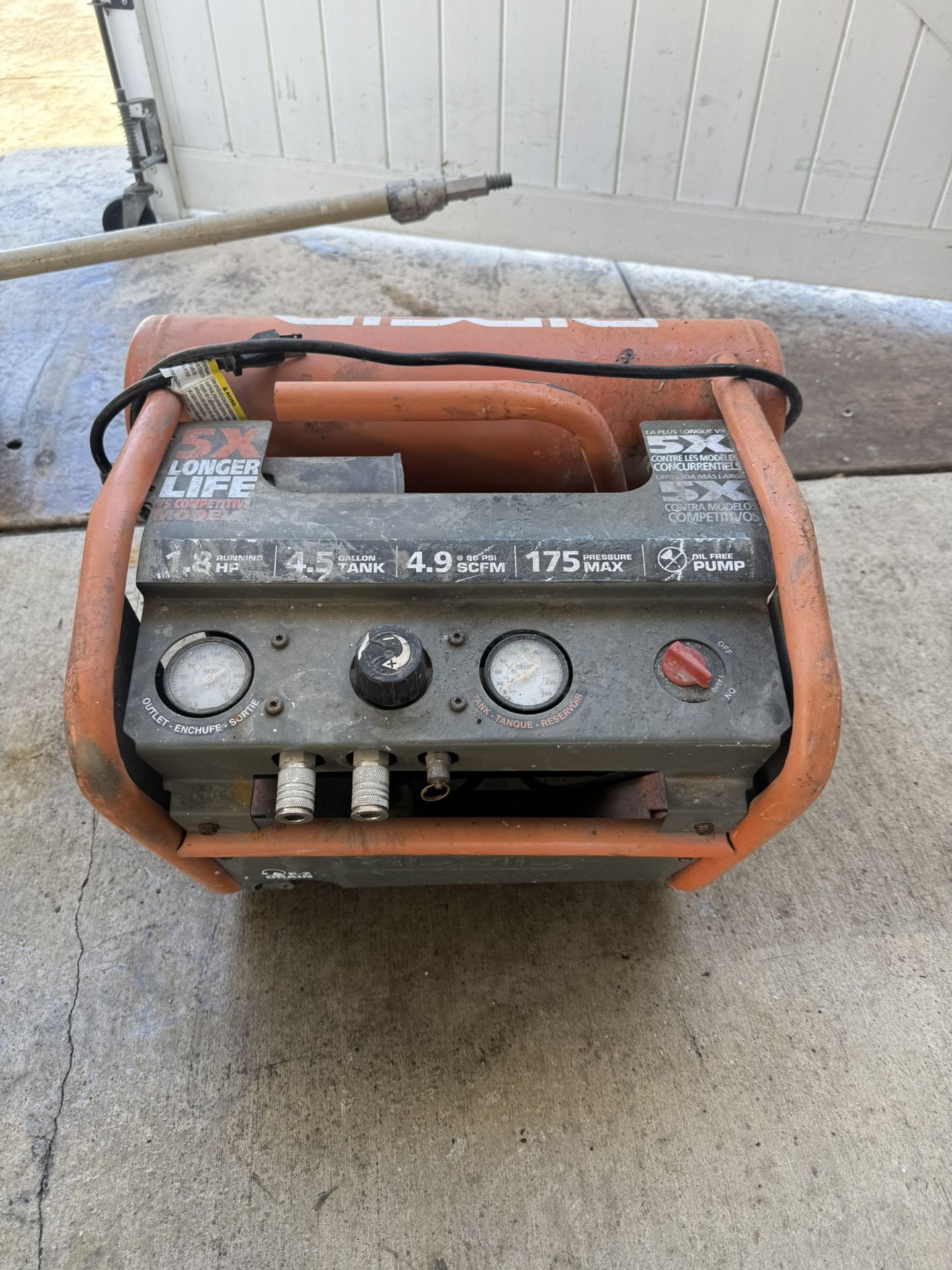 Air compressor 