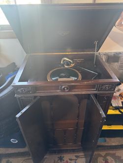 Free Victrola Antique Wind-Up Phonograph Cabinet