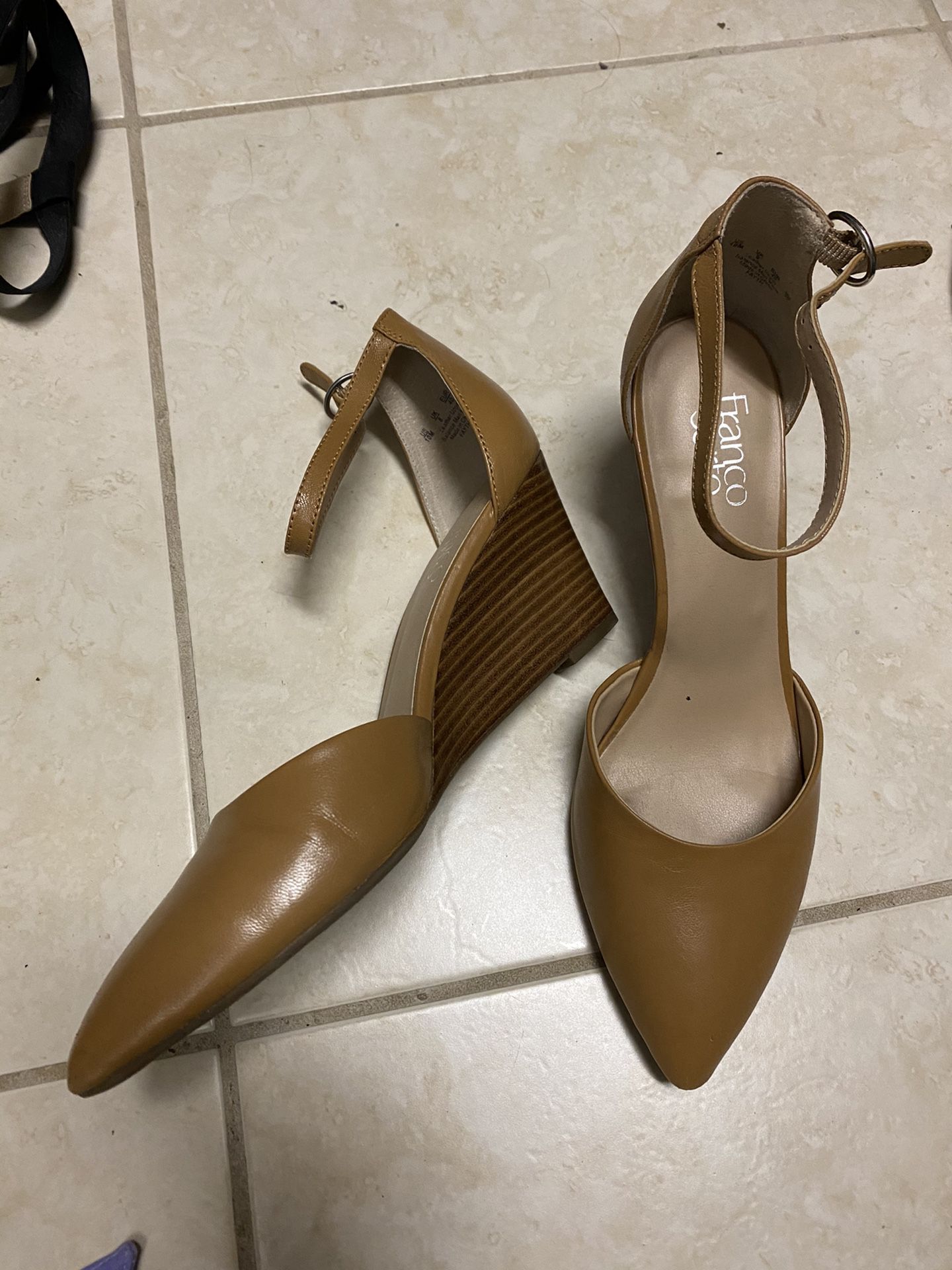 6 Pair Of Women’s Shoes Size 10!