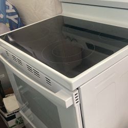 Estufa nueva marca Whirlpool