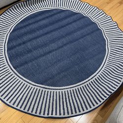 Round Indoor/Outdoor Area Rug - 6'7"