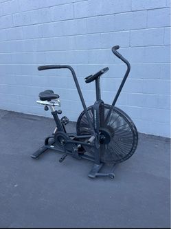 Assault Fitness Air Bike Classic…. Home Gym Fitness…. Great condition…. $450 Price is firm!!!!