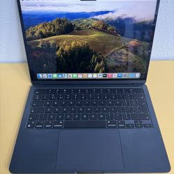 Macbook Air (2024) 13” - Apple M3 10-core GPU -16gb RAM -SSD 512gb 